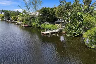 2140 Harbor Ln, Naples, FL 34104 - Photo 6