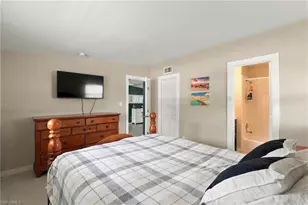2140 Harbor Ln, Naples, FL 34104 - Photo 18
