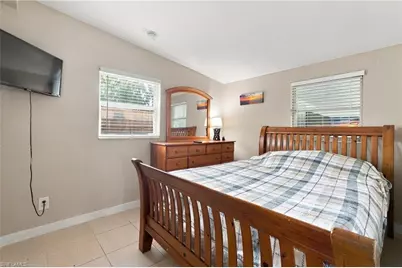 2140 Harbor Ln, Naples, FL 34104 - Photo 16