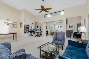 565 Kings Way, Naples, FL 34104 - Photo 4