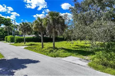 3074 Gordon St, Naples, FL 34112 - Photo 4