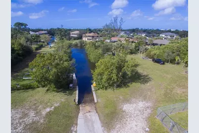 2367 Outrigger Ln, Naples, FL 34104 - Photo 32