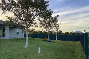309 NW 22nd Pl, Cape Coral, FL 33993 - Photo 4