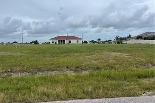 423 NW 11th St, Cape Coral, FL 33993 - Photo 1