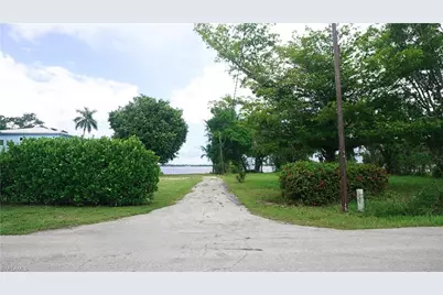 3353 E Riverside Dr, Fort Myers, FL 33916 - Photo 1