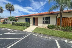 1426 Park Shore Cir, Fort Myers, FL 33901 - Photo 1