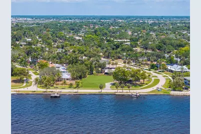6105 W Riverside Dr, Fort Myers, FL 33919 - Photo 1