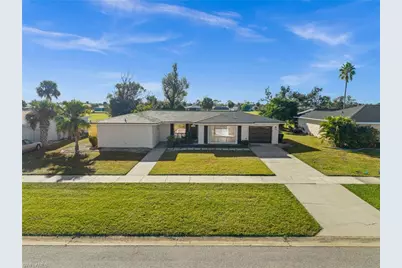 33 Golfview Pl, Rotonda West, FL 33947 - Photo 1