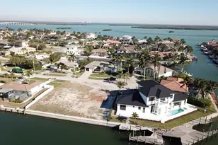 434 Tarpon Ct, Marco Island, FL 34145 - Photo 1