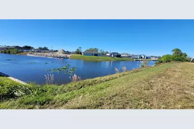 542 NE 5th Pl, Cape Coral, FL 33909 - Photo 1