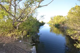 1001 NE 5th Pl, Cape Coral, FL 33909 - Photo 1