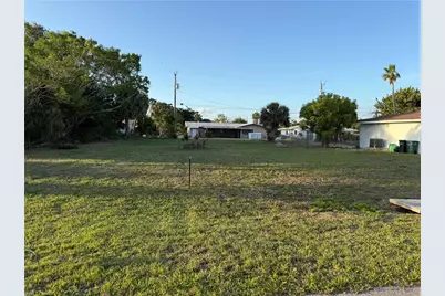 425 Monterey Ave, Cape Coral, FL 33904 - Photo 1