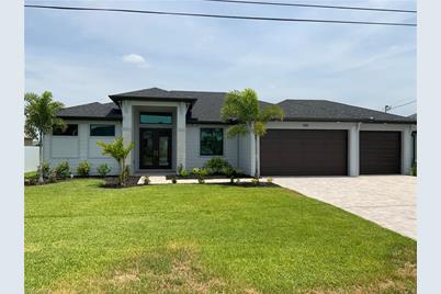 909 NE 11th Ter, Cape Coral, FL 33909 - Photo 1