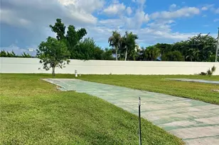 60 Poplar Pl, Fort Myers, FL 33908 - Photo 1