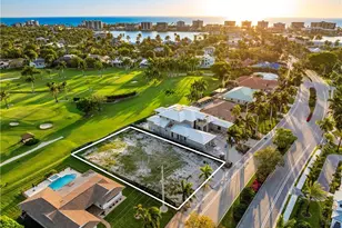 580 Harbour Dr, Naples, FL 34103 - Photo 1