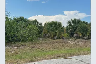 318 Kansas Ter, Labelle, FL 33935 - Photo 1