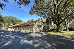 241 Robin Hood Cir, Naples, FL 34104 - Photo 1