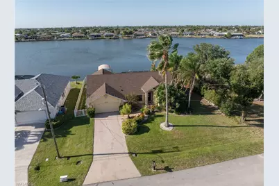 302 SE 5th St, Cape Coral, FL 33990 - Photo 1