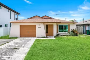 552 95th Ave N, Naples, FL 34108 - Photo 1