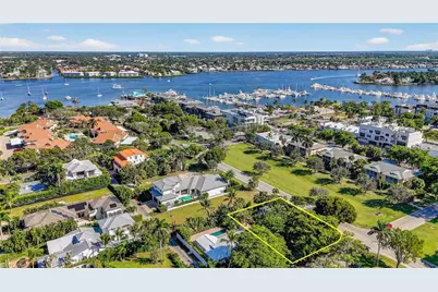 709 Broad Ave S, Naples, FL 34102 - Photo 1