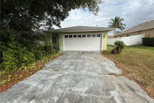 633 SW 10th Pl, Cape Coral, FL 33991 - Photo 1