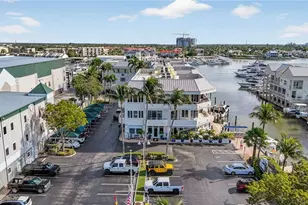 909 10th St S, Naples, FL 34102 - Photo 1