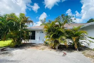 4551 Capri Dr E, Naples, FL 34103 - Photo 1