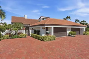 539 Bay Villas Ln, Naples, FL 34108 - Photo 1
