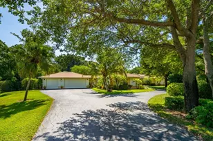 610 West St, Naples, FL 34108 - Photo 1