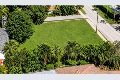 541 3rd St N, Naples, FL 34102 - Photo 1