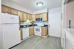 45 Folly Field Rd, Hilton Head Island, SC 29928 - Photo 2