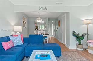 9 Tanglewood Dr, Hilton Head Island, SC 29928 - Photo 2