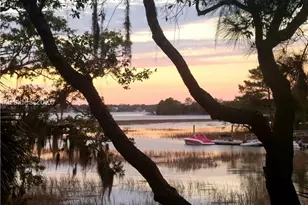 64 Crosstree Dr N, Hilton Head Island, SC 29926 - Photo 2