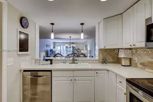 18 Lighthouse Rd, Hilton Head Island, SC 29928 - Photo 10