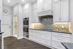 33 N Port Royal Dr, Hilton Head Island, SC 29928 - Photo 22