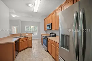 79 Kendall Dr, Bluffton, SC 29910 - Photo 2