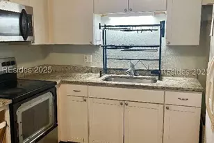 40 Mystic Cir, Beaufort, SC 29902 - Photo 6