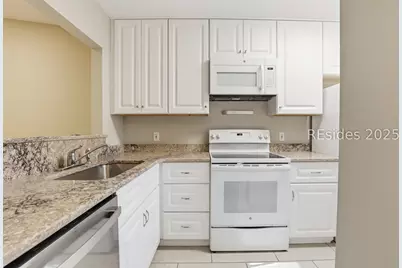 96 Mathews Drive #213, Hilton Head Island, SC 29926 - Photo 6