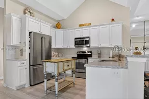 10 Glenmoor Pl, Hilton Head Island, SC 29926 - Photo 14