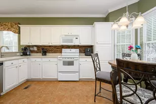 77 Victoria Square Dr, Hilton Head Island, SC 29926 - Photo 6