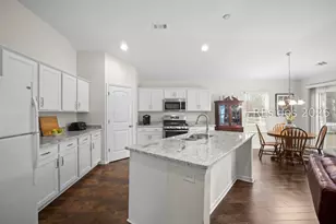 112 Lakeway Dr, Bluffton, SC 29910 - Photo 4