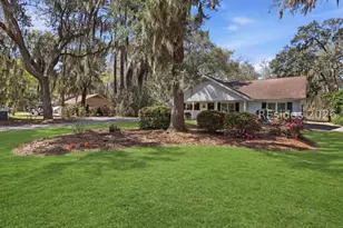 21 River Oaks Dr, Bluffton, SC 29910 - Photo 2