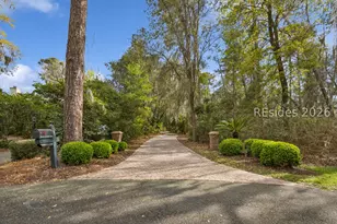 11 Retreat Dr, Bluffton, SC 29910 - Photo 2
