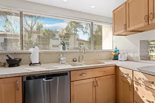 42 S Forest Beach Dr, Hilton Head Island, SC 29928 - Photo 4