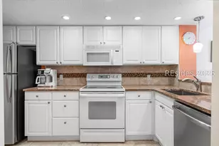 11 Tanglewood Dr, Hilton Head Island, SC 29928 - Photo 8
