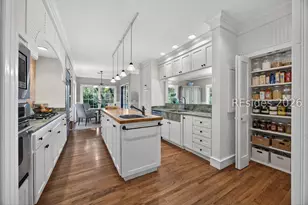 111 Fort Walker Dr, Hilton Head Island, SC 29928 - Photo 18