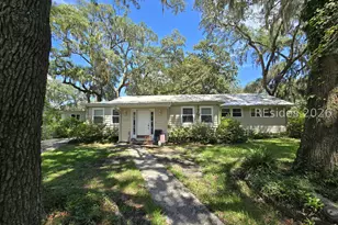 1403 Newcastle St, Beaufort, SC 29902 - Photo 2