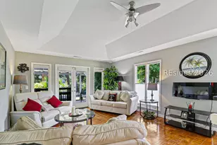 33 Oak Ct, Hilton Head Island, SC 29928 - Photo 8