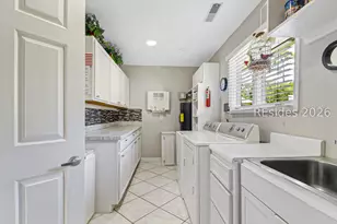 33 Oak Ct, Hilton Head Island, SC 29928 - Photo 18