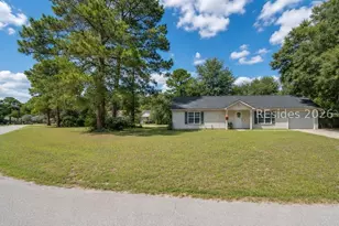 77 Pelican Cir, Beaufort, SC 29906 - Photo 2
